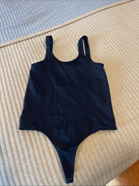 Halogen stretchy Black Scoop-Neck Bodysuit Tank L